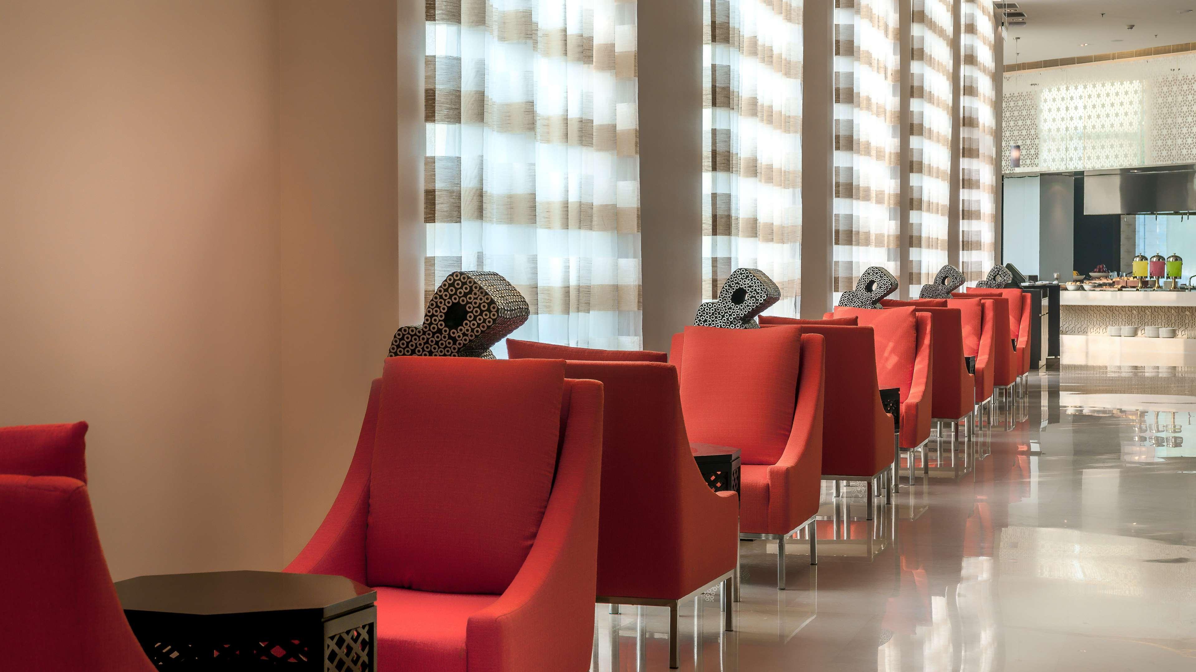 Hyatt Place Gurgaon Udyog Vihar Екстер'єр фото The lounge at the airport
