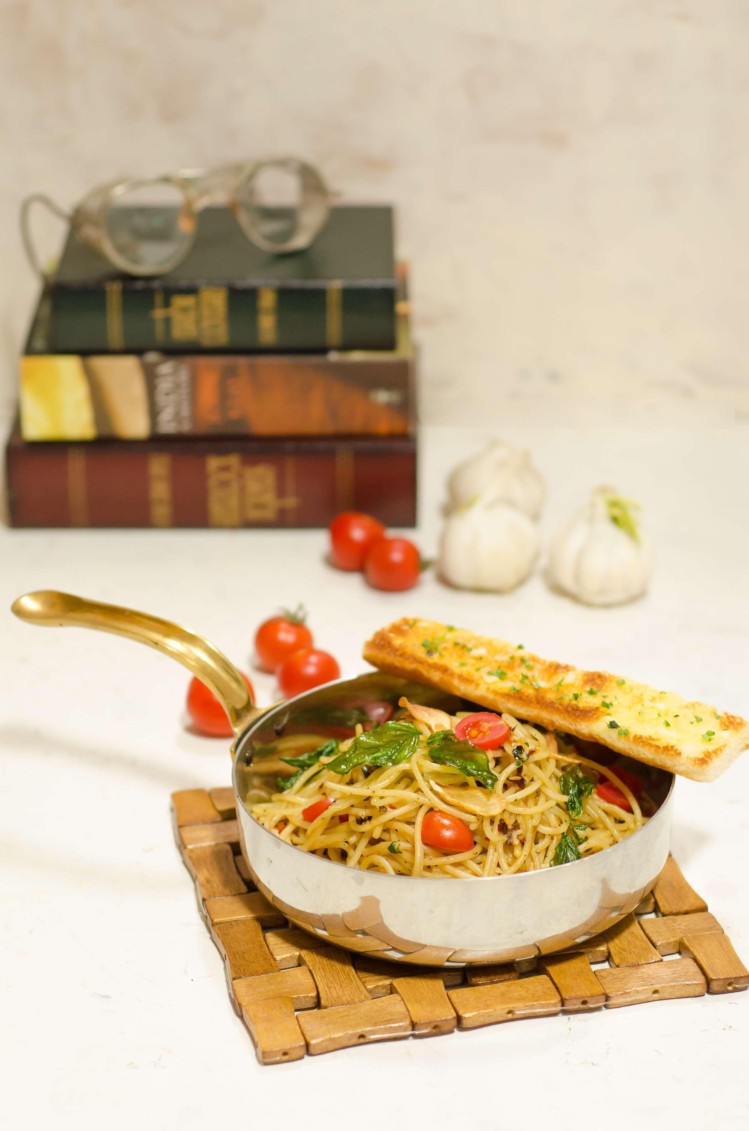 Hyatt Place Gurgaon Udyog Vihar Екстер'єр фото Garlic bread with pasta