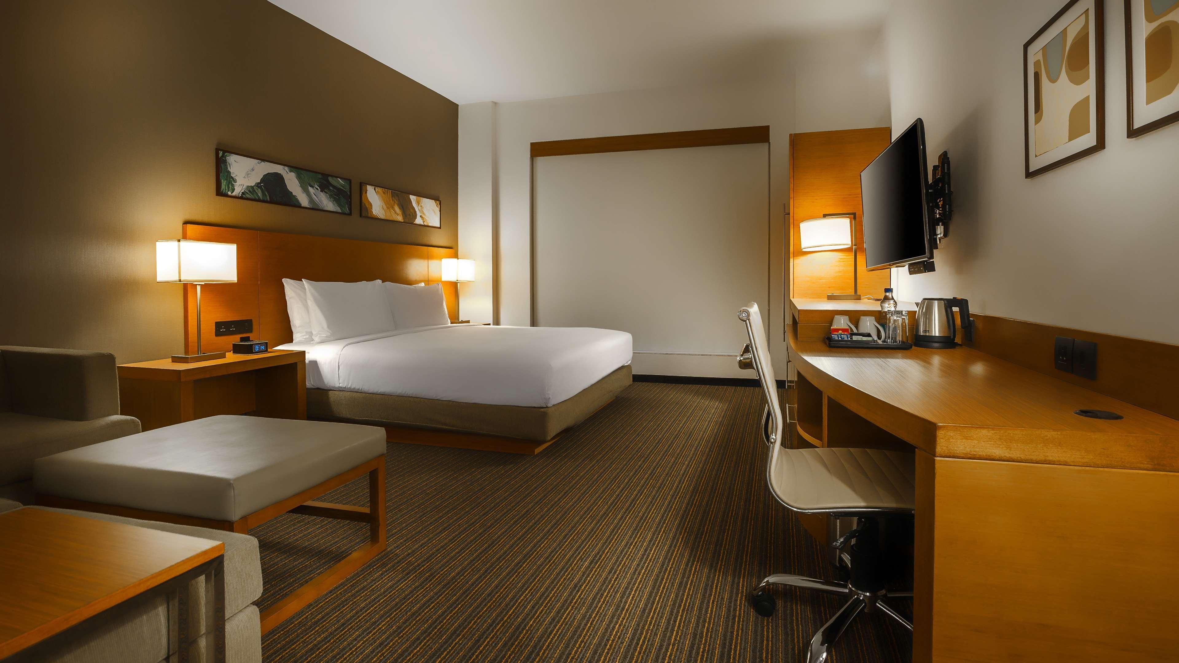 Hyatt Place Gurgaon Udyog Vihar Екстер'єр фото A typical room at the Holiday Inn Express