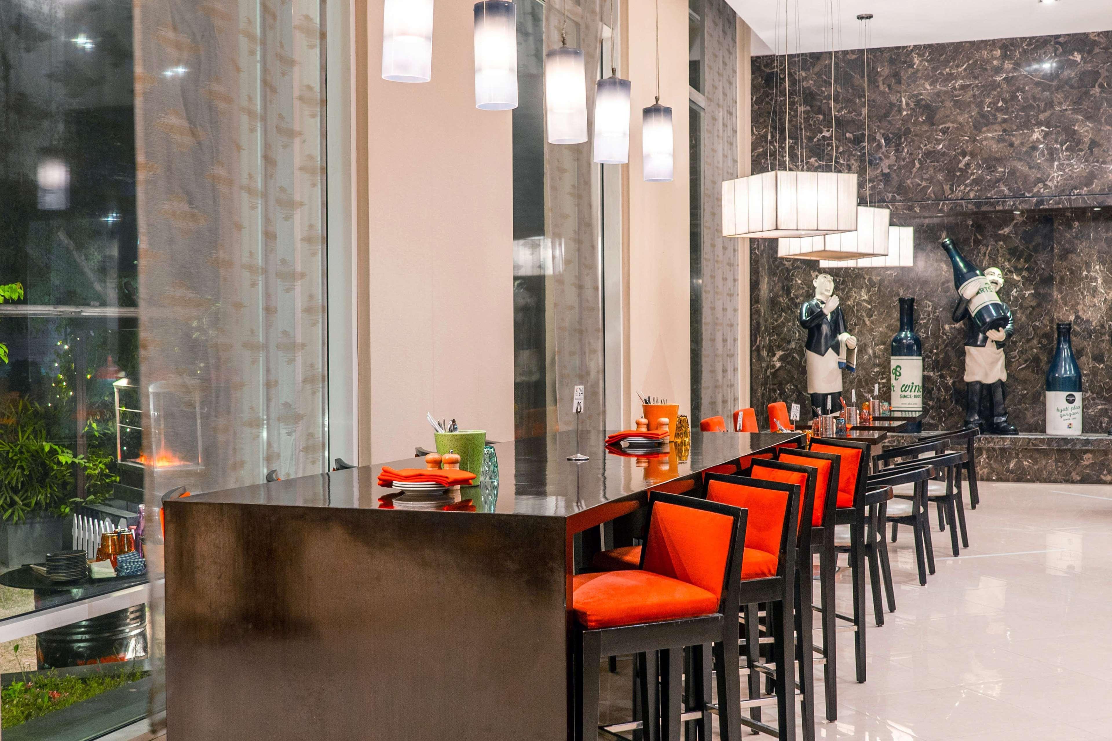 Hyatt Place Gurgaon Udyog Vihar Екстер'єр фото The bar at the lobby