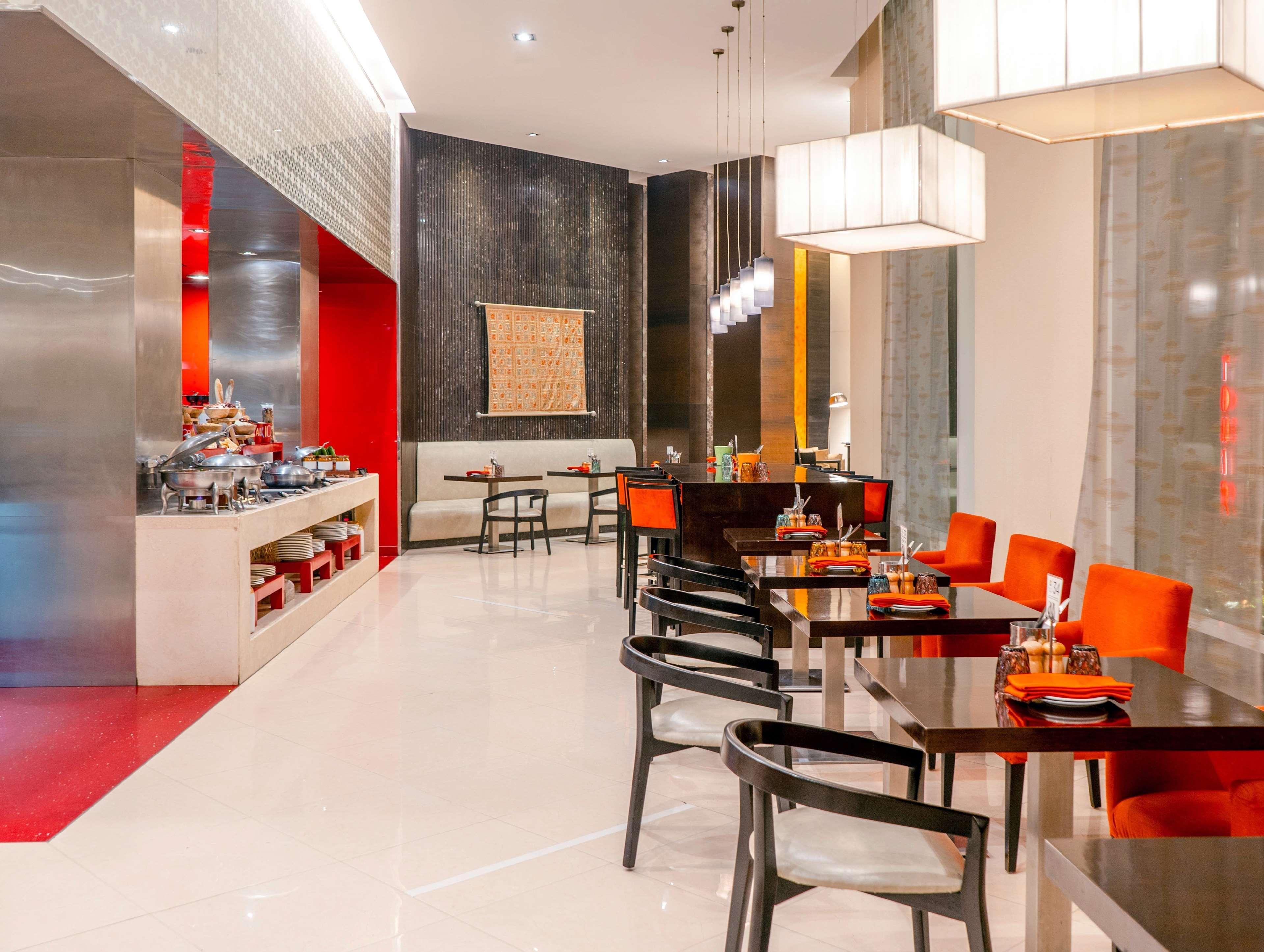 Hyatt Place Gurgaon Udyog Vihar Екстер'єр фото The restaurant at the hotel
