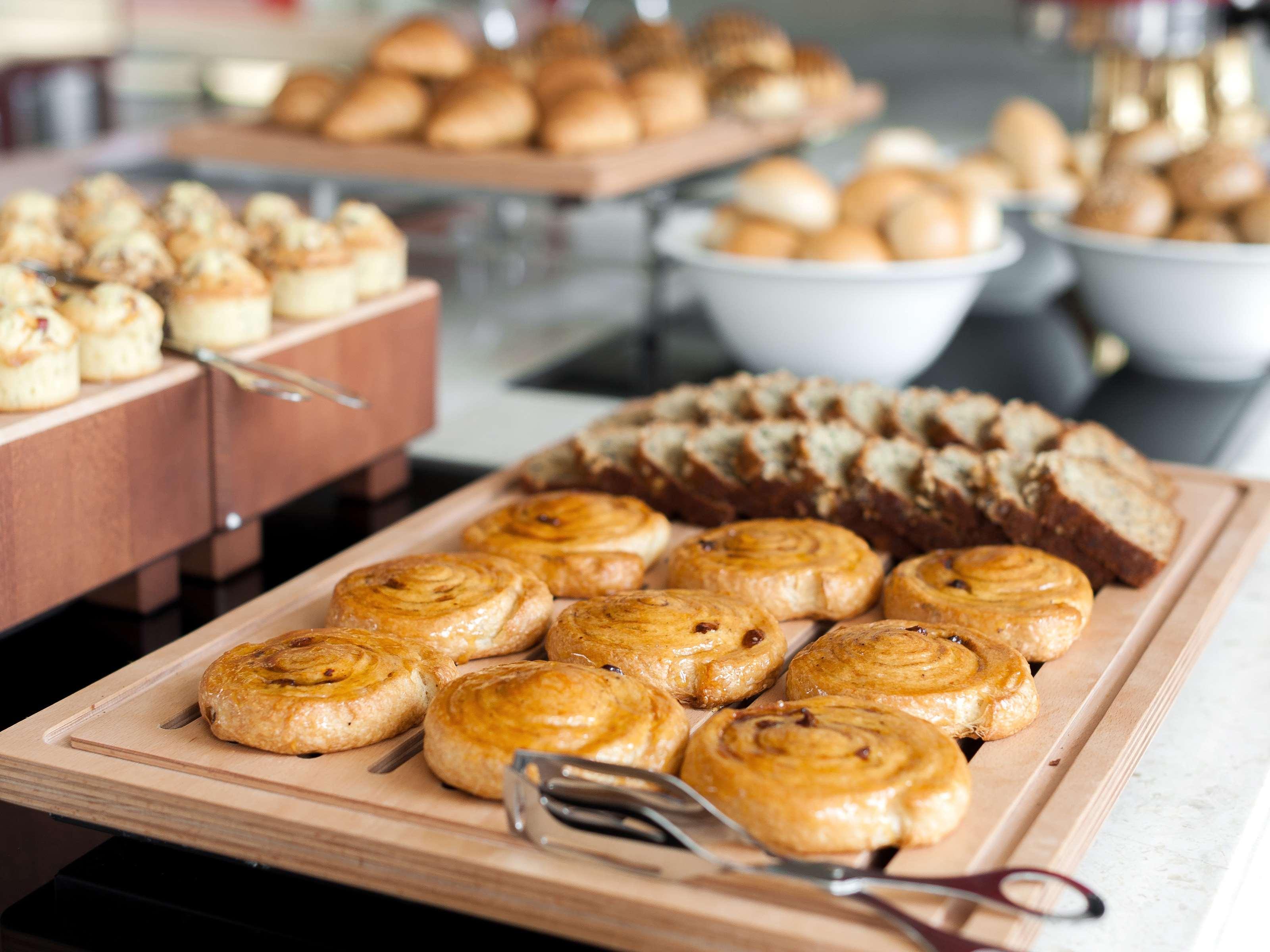 Hyatt Place Gurgaon Udyog Vihar Екстер'єр фото A selection of pastries