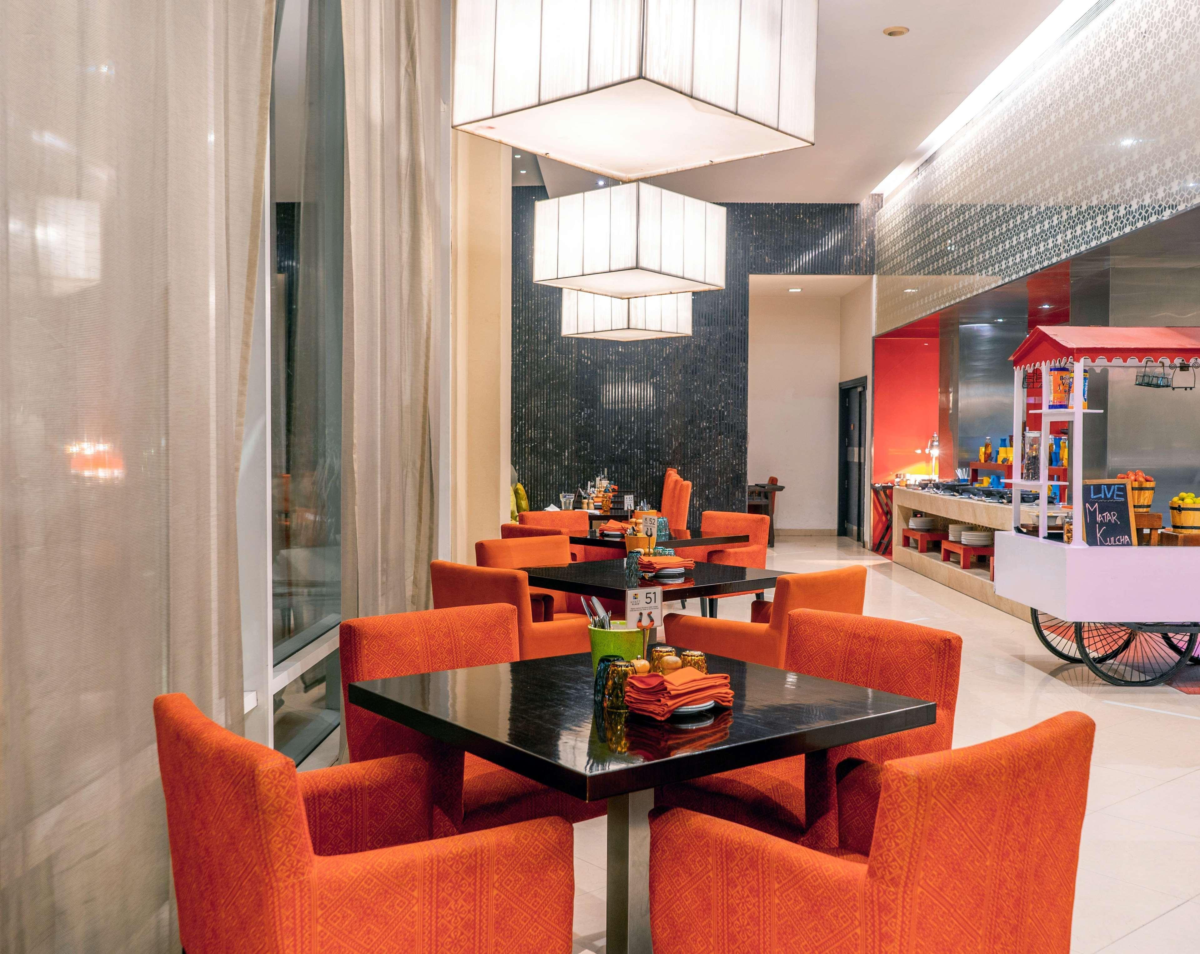 Hyatt Place Gurgaon Udyog Vihar Екстер'єр фото The restaurant