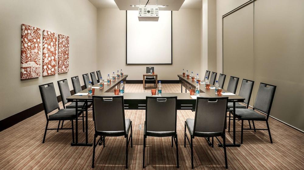 Hyatt Place Gurgaon Udyog Vihar Екстер'єр фото A meeting room at a hotel