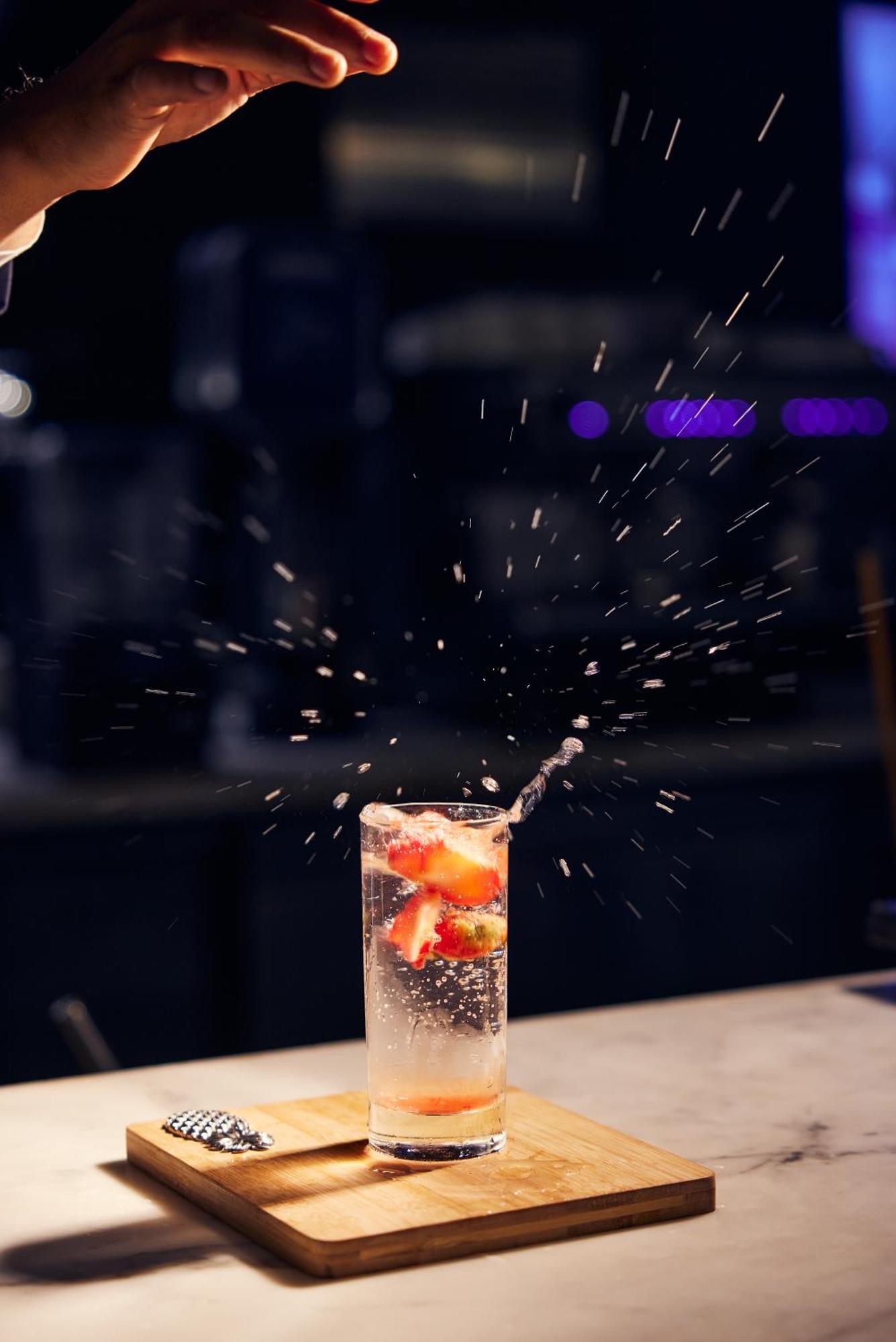 Hyatt Place Gurgaon Udyog Vihar Екстер'єр фото A cocktail being prepared